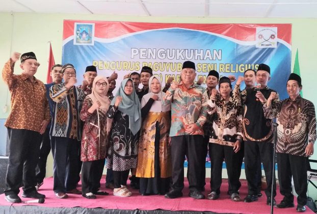 SEMANGAT : Bupati Sleman Hardo Kisworo berfoto bersama dengan pengurus Paser Sleman usai acara. Foto. Dok Panitia.