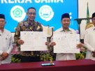 SEPAKAT : BNNK Sleman bersama Kemenag Sleman menunjukkan Perjanjian Kerja Sama (PKS). Keduanya bersinergi memperkuat program P4GN sekaligus memperluas edukasi bahaya narkoba melalui pendekatan keagamaan.